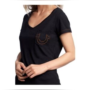 True Religon V-Nevk Tee With Pocket And Detail Stiching